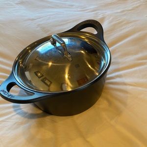 All clad Dutch Oven with lid